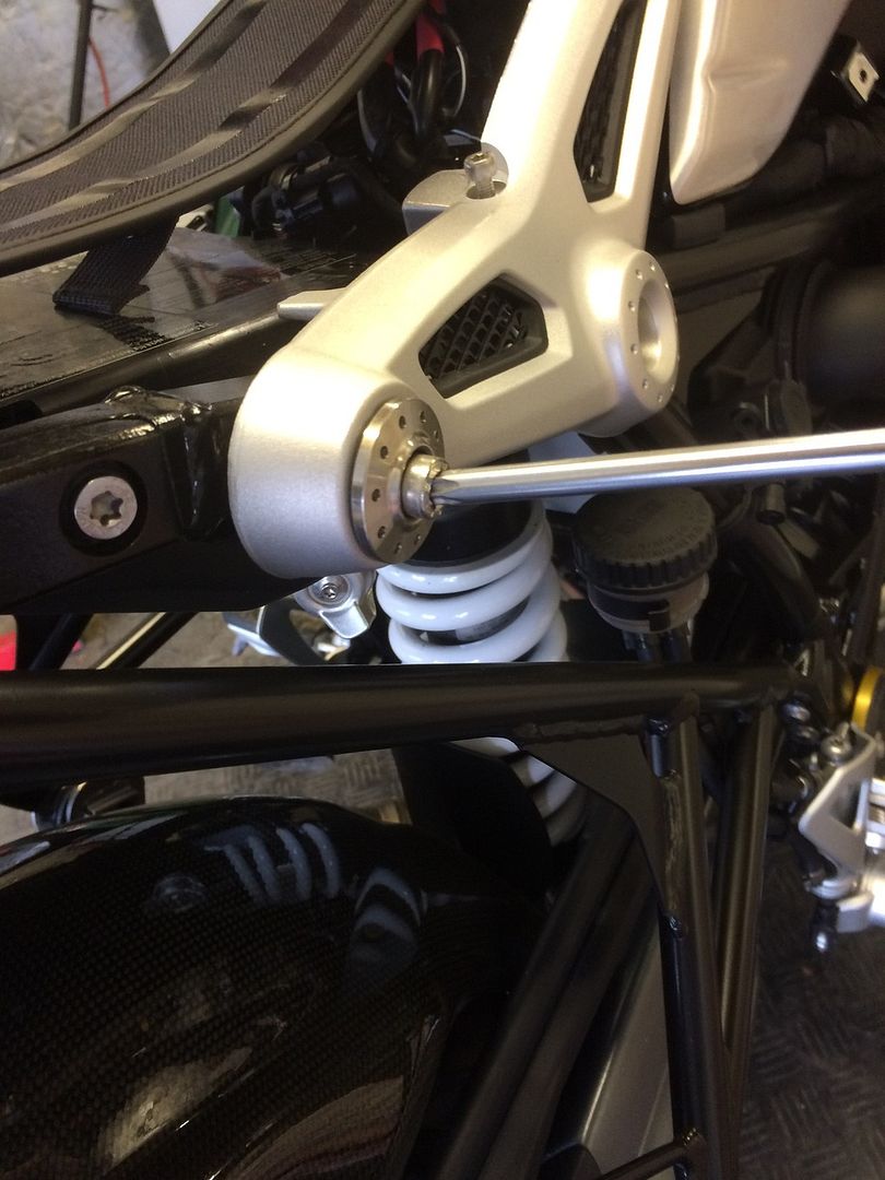 r nine t booster plug